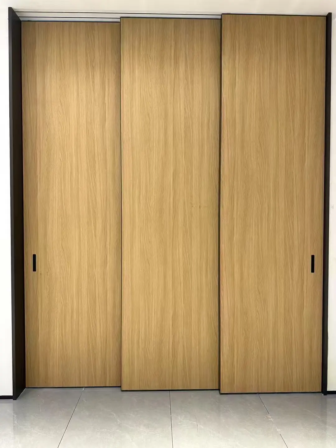 Three-panel timber linked sliding door on a top-mounted multi-track system