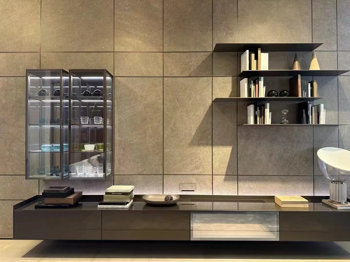 Linea — Equipped wall systems