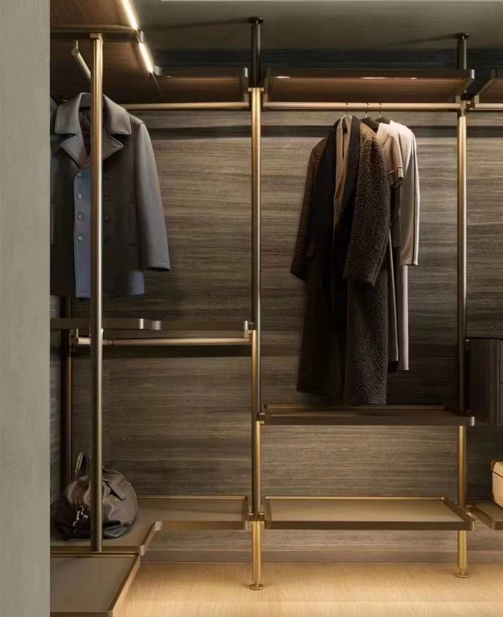 Single-post open wardrobe system with bronze finish